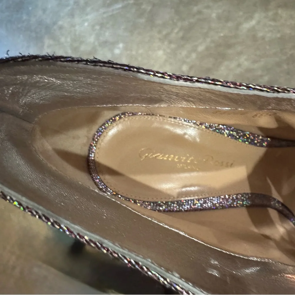 Gianvito Rossi Glittering Silver Peep Toe Heels - New without Box - Picture 7 of 7